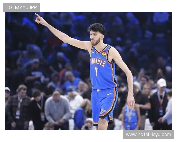 切特·霍姆格伦无球掩护制造错位，内线效率显著提升