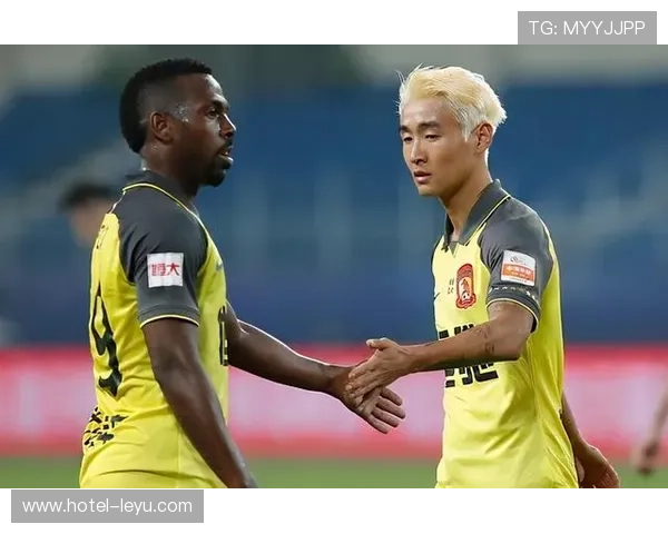 国安战术转型遇阻：双翼折损后控球体系承压，反击成阶段性选项